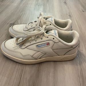 ***SOLD***Reebok Classic Sneakers - 6.5